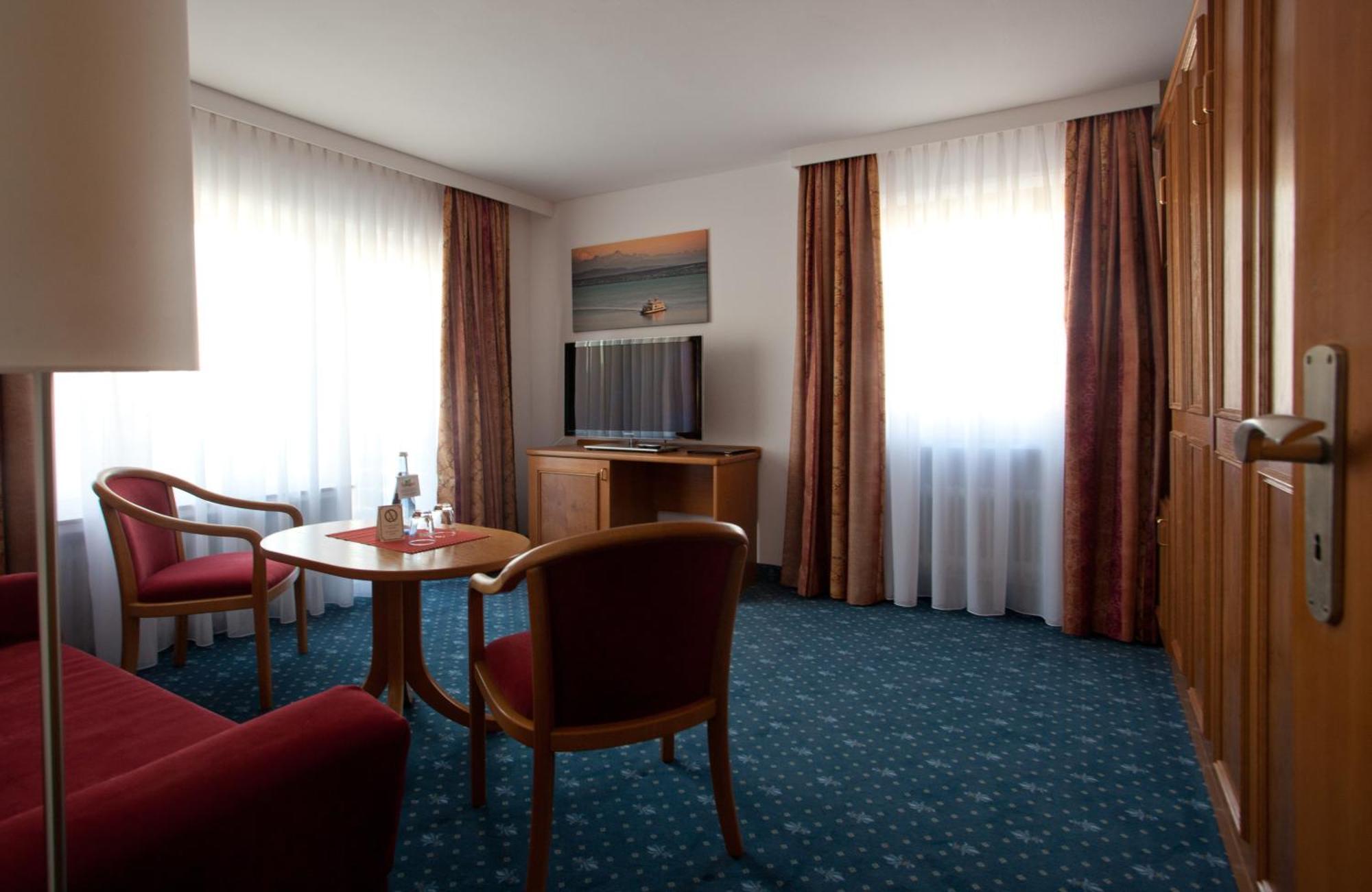 Hotel Knaus Am Hafen Uhldingen-Muehlhofen Room photo