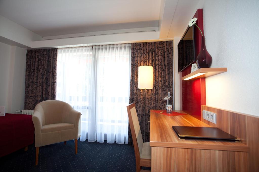 Hotel Knaus Am Hafen Uhldingen-Muehlhofen Room photo