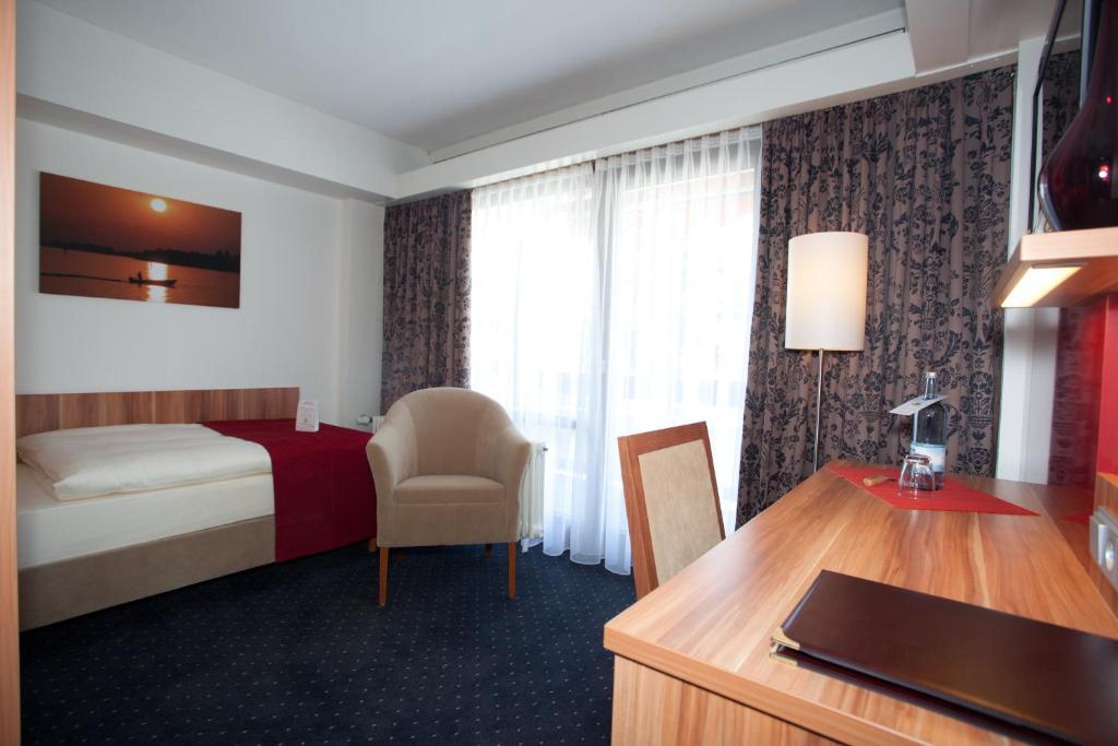 Hotel Knaus Am Hafen Uhldingen-Muehlhofen Room photo