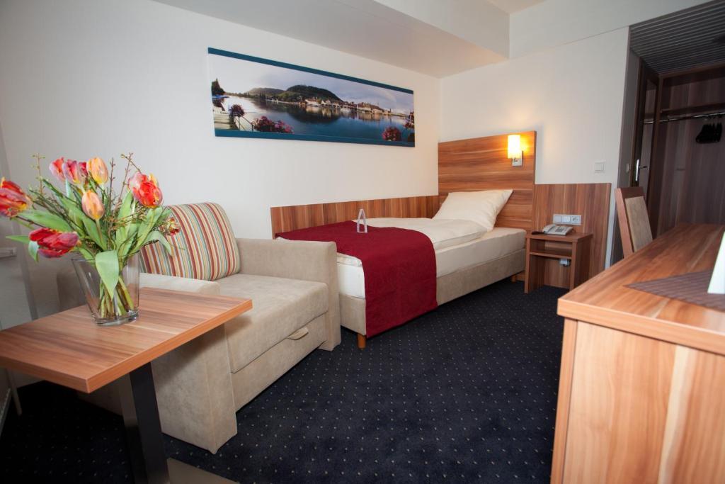 Hotel Knaus Am Hafen Uhldingen-Muehlhofen Room photo