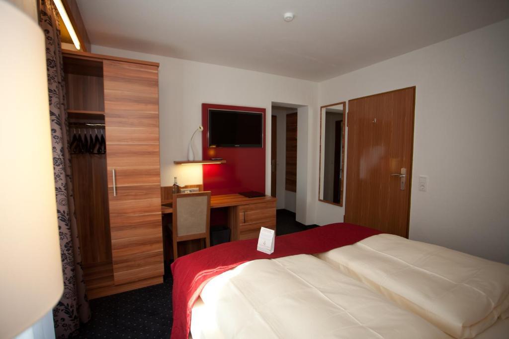 Hotel Knaus Am Hafen Uhldingen-Muehlhofen Room photo