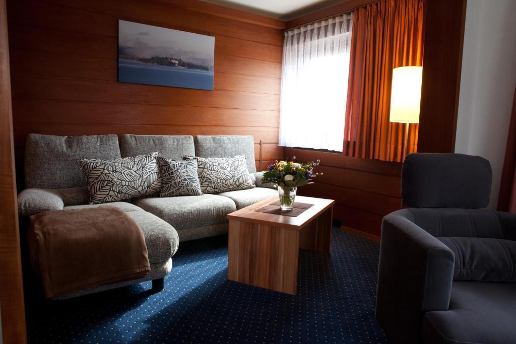 Hotel Knaus Am Hafen Uhldingen-Muehlhofen Room photo