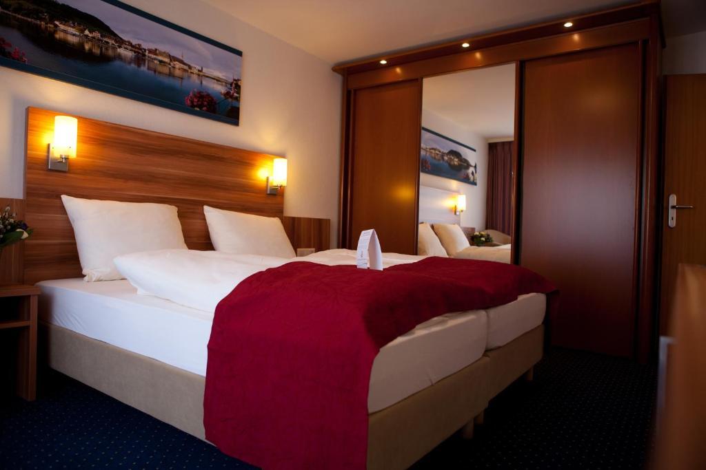 Hotel Knaus Am Hafen Uhldingen-Muehlhofen Room photo